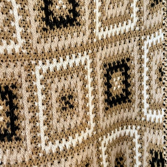 NWT Coco Gio Crochet Wrap Cardigan ONE SIZE - Picture 2 of 4